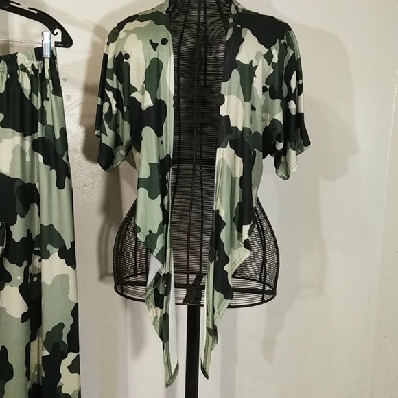 Wide Leg Camouflage Pants Set - Picture 4 of 10